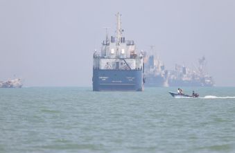 hormuz-ship-evacuation-paused-amid-escalating-tensions.jpg