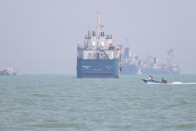 hormuz-ship-evacuation-paused-amid-escalating-tensions.jpg