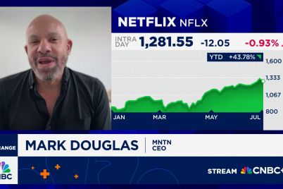 how-netflix-keeps-luring-big-name-directors-away-from-the-traditional-box-office.jpg