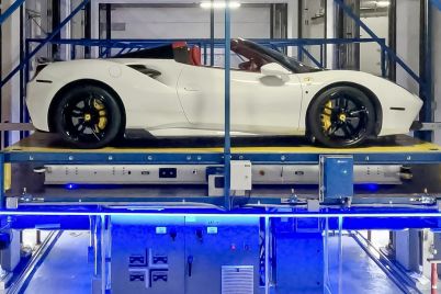 inside-a-high-tech-parking-garage-where-robots-valet-park-your-car-scaled.jpg