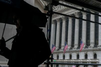 investors-dump-tech-shares-as-shutdown-relief-evaporates.jpg