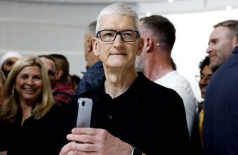 iphone-leasing-apples-strategic-shift-to-subscription-dominance.jpg
