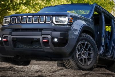 jeep-reveals-wrangler-inspired-recon-ev-starting-at-65000-scaled.jpg