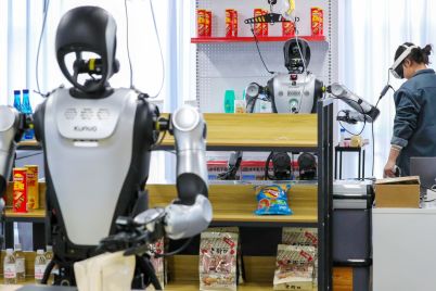 job-training-for-robots-chinas-5-year-breakthrough-in-machine-workforce-integration.jpg