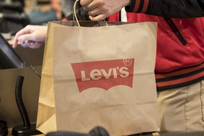 levi-strauss-earnings-top-estimates-as-shoppers-buy-at-higher-prices-denim-retailer-reaffirms-2022-outlook-scaled.jpg