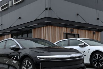 lucid-ceo-steps-down-ev-maker-plans-to-more-than-double-production-in-2025-scaled.jpg