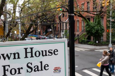 manhattan-is-now-a-buyers-market-as-real-estate-prices-fall-and-inventory-rises-scaled.jpg