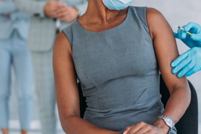 more-than-half-of-employers-to-require-covid-vaccines-as-omicron-fears-grow-scaled.jpg
