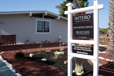 mortgage-rates-jump-back-over-7-as-stronger-economic-data-rolls-in-scaled.jpg