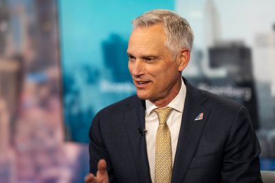 pressure-mounts-on-american-airlines-ceo-as-carrier-lags-rivals.jpg