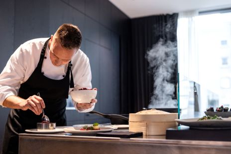 private-chef-salaries-soar-a-lucrative-shift-in-luxury-staffing-strategy.jpg