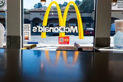 restaurants-warn-of-weak-first-quarter-but-say-sales-will-pick-up-later-this-year-scaled.jpg