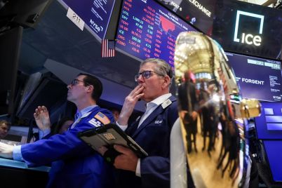 retail-traders-lashed-by-crypto-rout-after-wall-street-bet-big.jpg