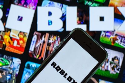 roblox-stock-soars-10-after-revenue-beat-strong-user-growth-scaled.jpg