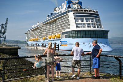 royal-caribbean-partners-with-spacexs-starlink-for-onboard-internet.jpg