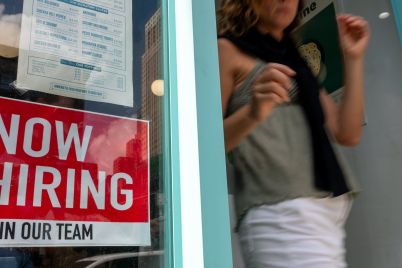 seasonal-retail-hiring-to-fall-to-lowest-level-since-2009-signaling-trouble-for-holidays-report-says-scaled.jpg