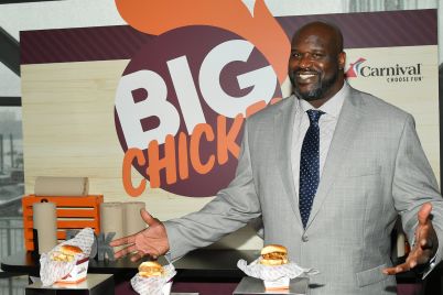 shaq-opens-big-chicken-location-in-islanders-new-1-5-billion-arena-as-the-nba-icon-expands-his-food-empire-scaled.jpg