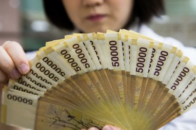 south-koreas-chip-workers-inflation-alert-amidst-massive-bonus-boom.jpg