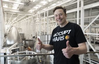 spacex-stock-navigating-the-1.8-trillion-innovation-wave.jpg