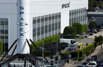 spacex-valuation-the-trillion-dollar-bet-on-three-moonshots.jpg