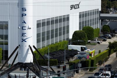spacex-valuation-the-trillion-dollar-bet-on-three-moonshots.jpg