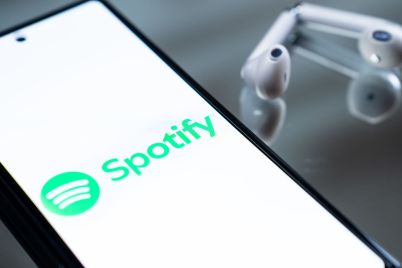 spotify-ai-deal-fuels-15-surge-and-redefines-music-streaming-future.jpg