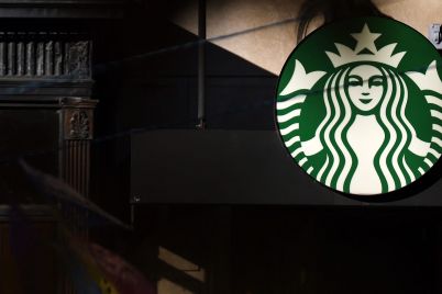 starbucks-extends-past-pay-hike-to-union-workers-as-it-thaws-relationship-with-workers-united-scaled.jpg