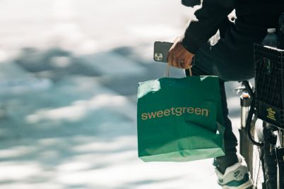sweetgreen-chipotle-and-other-fast-casual-chains-are-bucking-the-consumer-slowdown-scaled.jpg