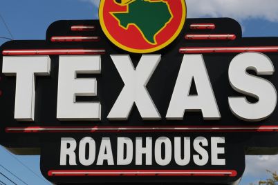 texas-roadhouse-is-in-a-tough-spot-but-still-delivering-on-everything-it-can-control-scaled.jpg