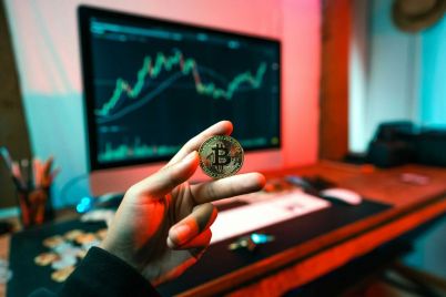 the-winklevoss-twins-think-bitcoin-is-headed-to-1000000-heres-1-stock-you-can-buy-now-to-benefit.jpg