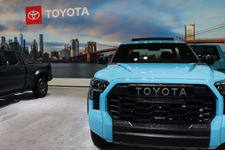 toyotas-us-sales-surge-a-strategic-shift-accelerating-growth.jpg
