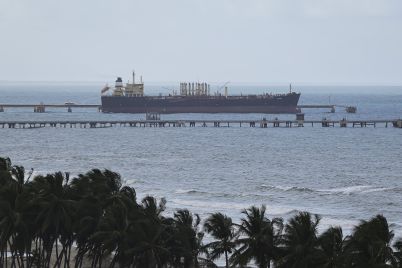 trump-says-venezuela-to-give-up-to-50-million-barrels-of-oil-to-u-s.jpg