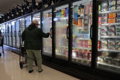 u.s.-economy-slowed-q2-growth-halves-amid-persistent-inflation.jpg