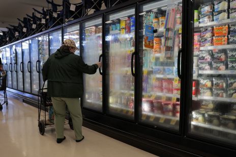 u.s.-economy-slowed-q2-growth-halves-amid-persistent-inflation.jpg