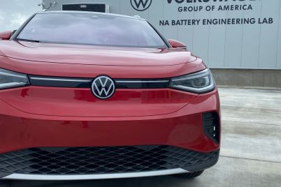 uaw-says-vw-workers-at-tennessee-plant-file-for-union-election-scaled.jpg