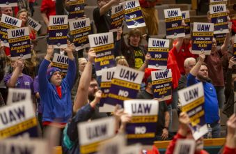 uaw-union-strike-a-strategic-warning-for-gms-production-line.jpg