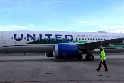 united-airlines-expects-year-end-travel-to-top-thanksgiving-despite-omicron-variant-scaled.jpg
