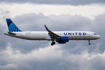 united-airlines-flight-attendants-ratify-new-contract-with-31-raises-this-summer.jpg