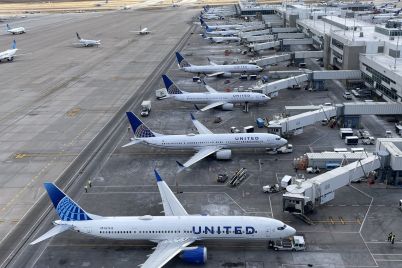 united-airlines-raises-checked-bag-fee-5-following-american-scaled.jpg