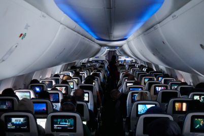 united-airlines-starts-serving-passengers-personalized-ads-on-seat-back-screens-scaled.jpg