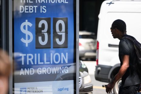 us-government-debt-soars-past-40-trillion-a-warning-for-macro-stability.jpg