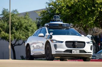 waymo-uber-robotaxi-strategic-shift-in-autonomous-mobility-development.jpg