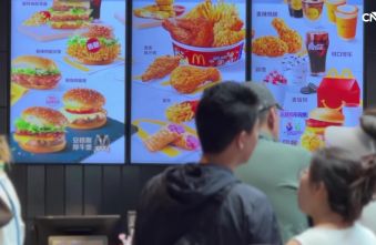 while-many-international-brands-retreat-mcdonalds-is-supersizing-its-china-business.jpg