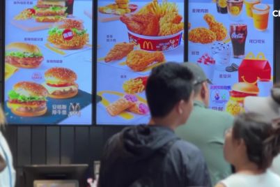 while-many-international-brands-retreat-mcdonalds-is-supersizing-its-china-business.jpg