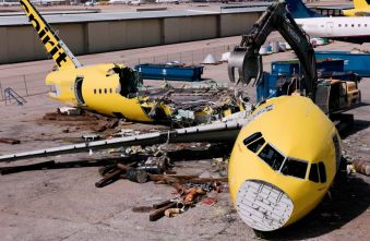 young-airplane-scrapping-a-17-million-engine-crisis-reshaping-aviation.jpg