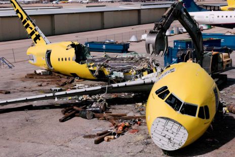 young-airplane-scrapping-a-17-million-engine-crisis-reshaping-aviation.jpg